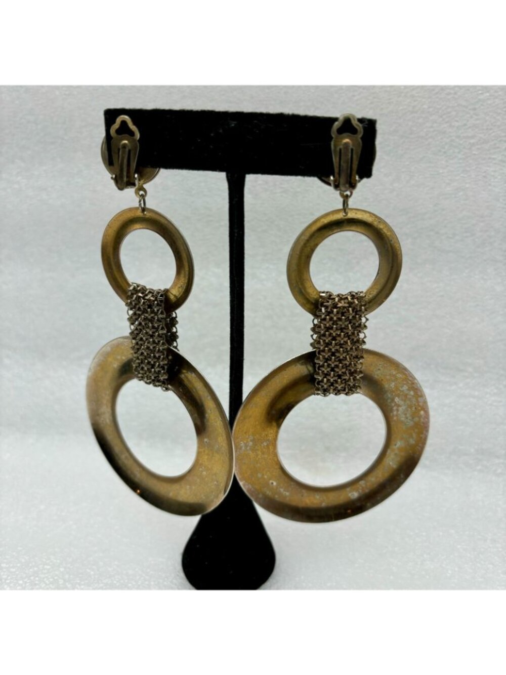 1970s Double Ring Mesh Brass Clip Earrings - Picture 4 of 5